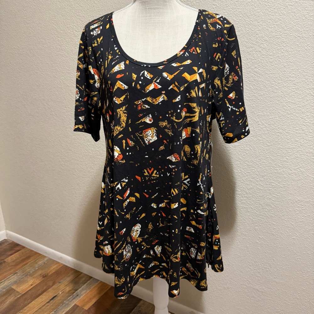 🤠 3/$20 LuLaRoe - Perfect T - Chic Black Patterned Womens Top - Size Large - NWT